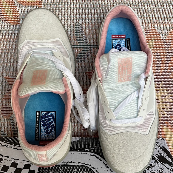 Vans WMNS Ave
White/Powder Pink
VN0A5JIB890
Sneakers - Picture 12 of 16